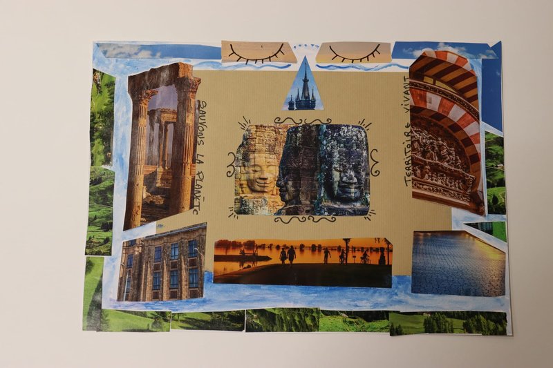 Collage 3. L'image est encadré de verdure en bas et sur les côtés, mais aussi de bleu (en collage et en aquarelle). Le collage est aérien, les images ne se touchent pas entre elles et représentent des bouts de monuments historiques, assemblés sur une feuille marron. En haut, deux yeux clos sont dessinés sur des bouts de feuilles marrons collés. Le tout semble formé un ensemble humanoïde. En écriture manuscrite, il est écrit à gauche "sauvons la planète" et à droite "territoire vivant".